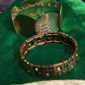 2 stretch bracelets